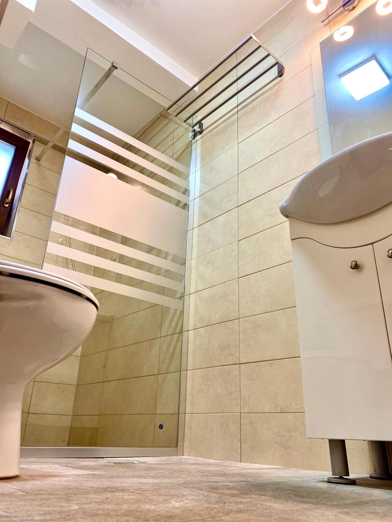 Casa Topazz Târgu Jiu エクステリア 写真