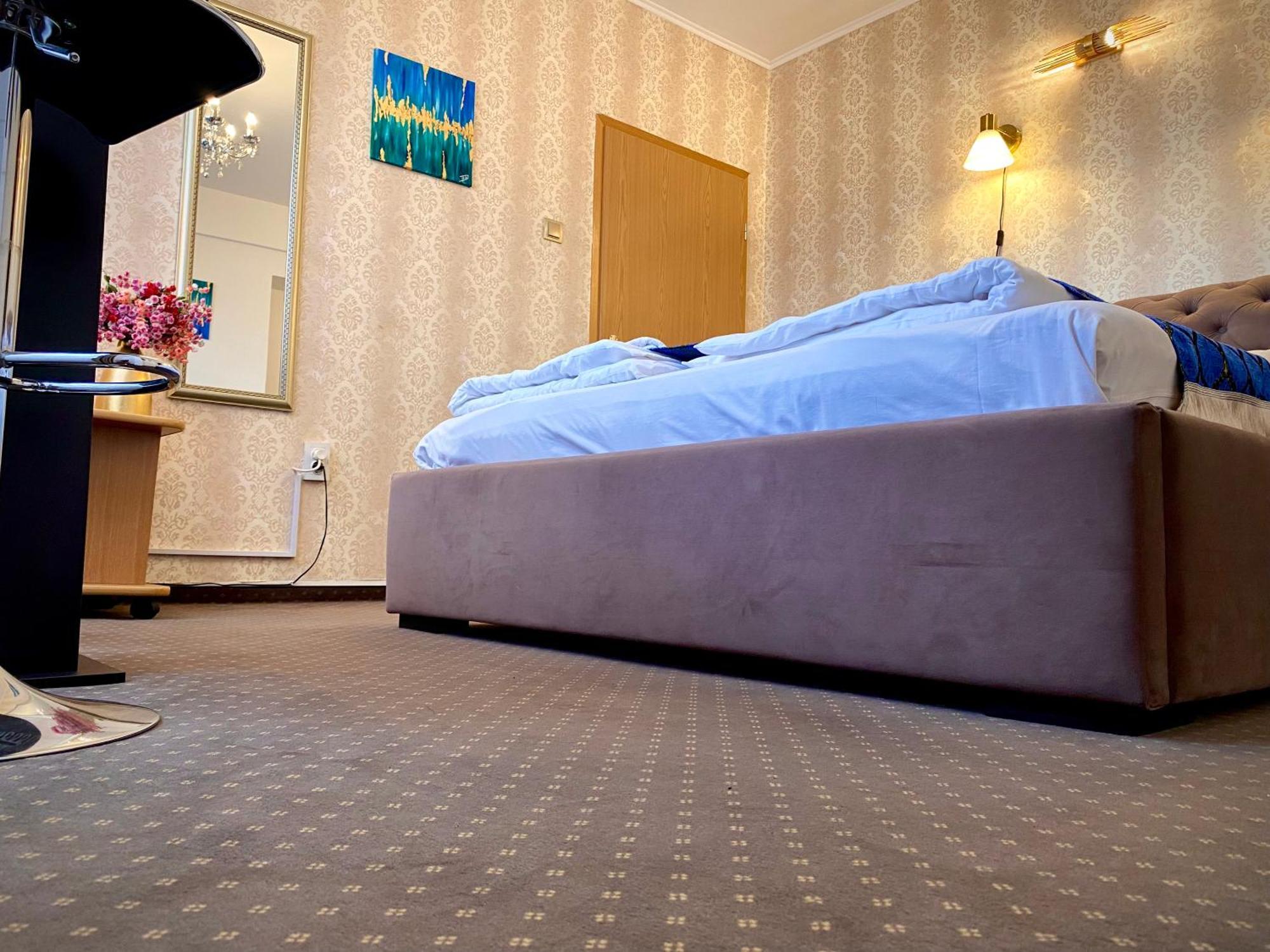 Casa Topazz Târgu Jiu エクステリア 写真